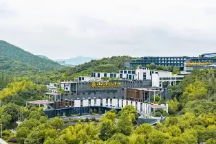 蘇州清山會議中心 豪華房1晚（含早+雙人蘇州熱雪奇蹟一日單次全雪道滑雪票）
