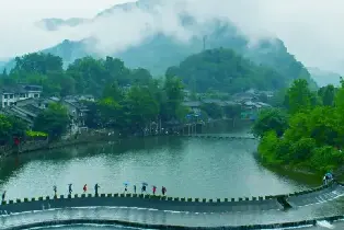 洪雅君瀾柳江度假村（柳江古鎮含水樂園漂流美食）