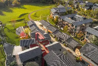 麗江地中海·棠岸度假酒店地中海國際度假區店 伴山房（早餐+營地下午茶+扎染體驗+民族套裝美拍+營地門票+古鎮巴士）