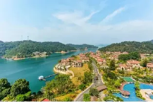 河源萬綠湖美思威爾頓酒店主樓豪華房（雙人早餐+大型泳池+雙人礦物質湯泉+環湖綠道）
