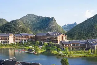 桂林融創施柏閣酒店園景陽台大/雙牀（1間1晚+雙人自助晚餐或晚餐套餐+演藝城+雙人皮划艇）