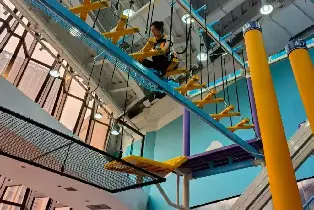 潮好玩家庭娛樂中心室內探險主題樂園（一大一小暢玩空中滑索梅花樁高空攀巖淘氣堡）