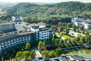 三里畈温泉養生酒店標間（1晚住宿+2大1小早餐+2大1小温泉+2大1小魚療+2大1小萬密齋藥浴+攀爬+摸魚 兒童身高1.2米-1.4米）