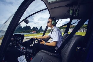 廣西桂林展卓直升機陽朔基地直升機觀光飛行體驗【俯瞰桂林山水美如畫+空中觀光十里畫廊·灕江·遇龍河】