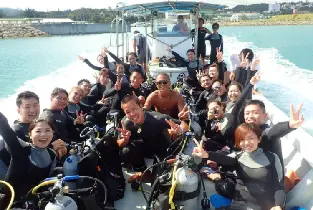 沖繩青洞浮潛＆深潛體驗（免費無上限照片＆影片&中文教練）