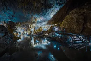 Perth: Sinkhole Caves, Margaret River, Busselton Jetty & Stargazing